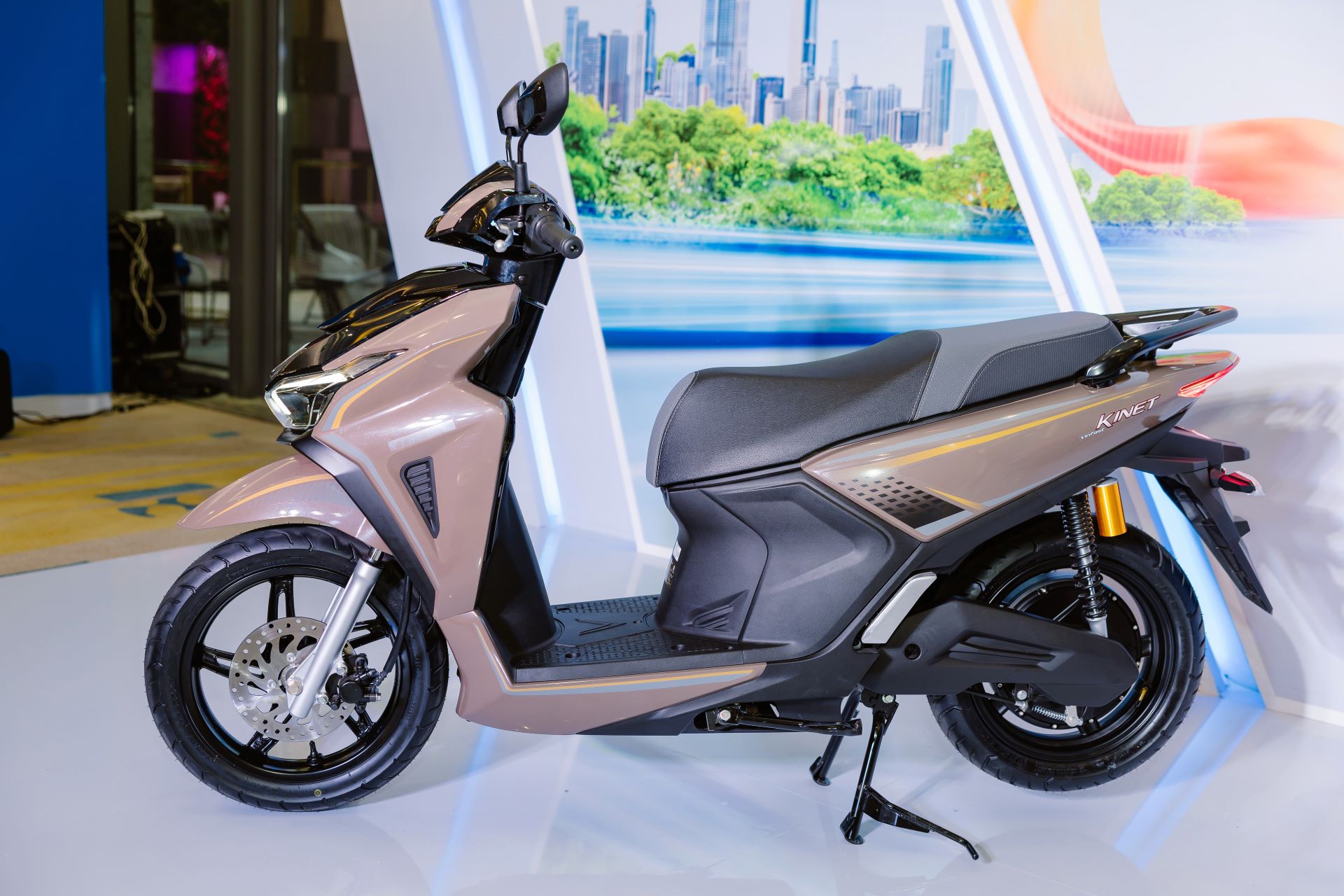 Đi xa 145 km, đổi pin trong 1 phút: Xe máy điện VinFast Kinet mở rộng “bản đồ cuối tuần” của giới trẻ